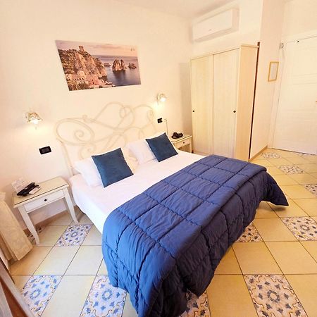 Hotel Cala Marina Кастеламаре дел Голфо Екстериор снимка