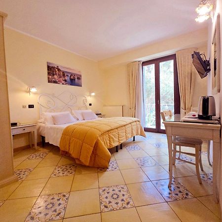 Hotel Cala Marina Кастеламаре дел Голфо Екстериор снимка