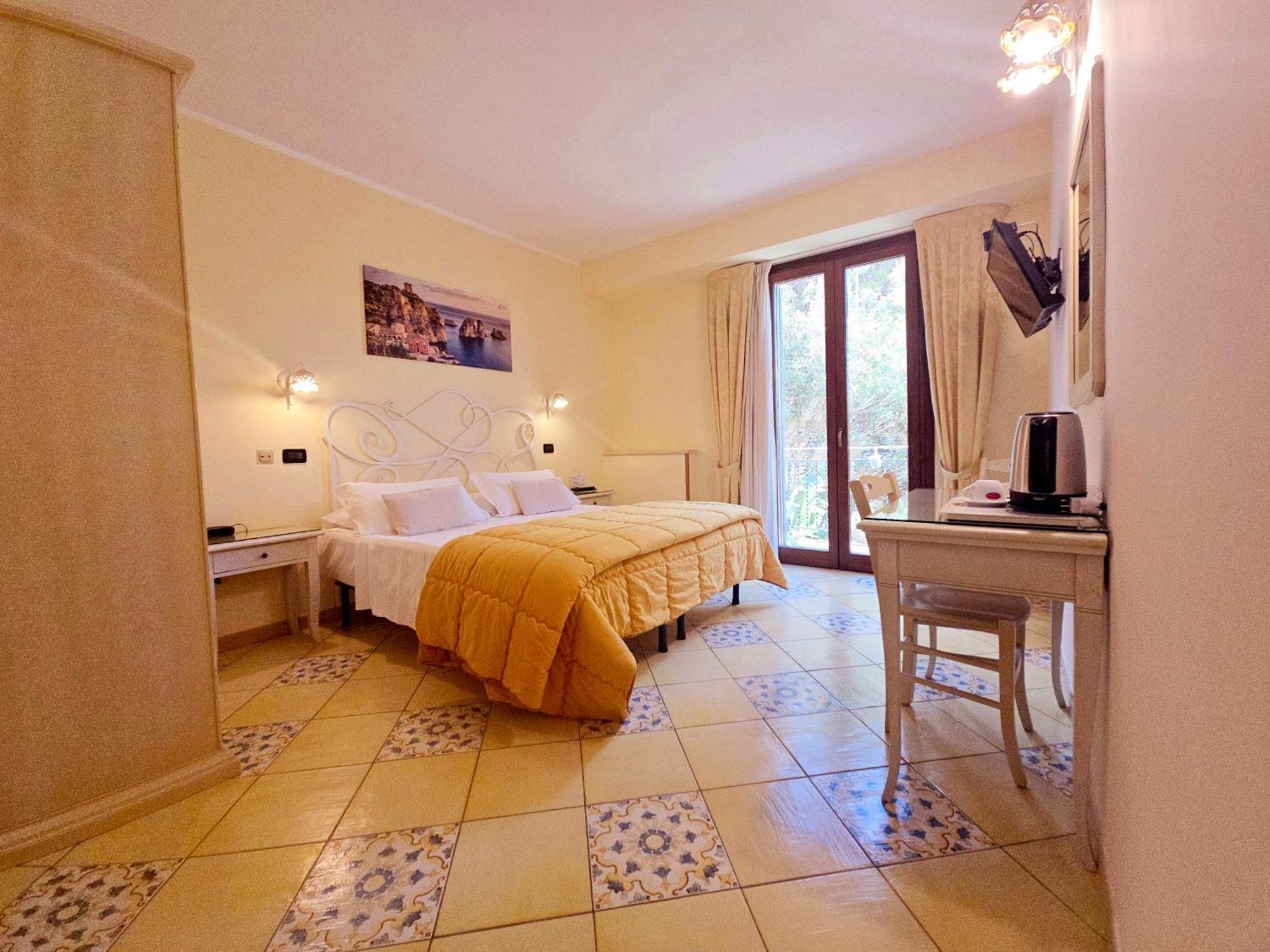 Hotel Cala Marina Кастеламаре дел Голфо Екстериор снимка